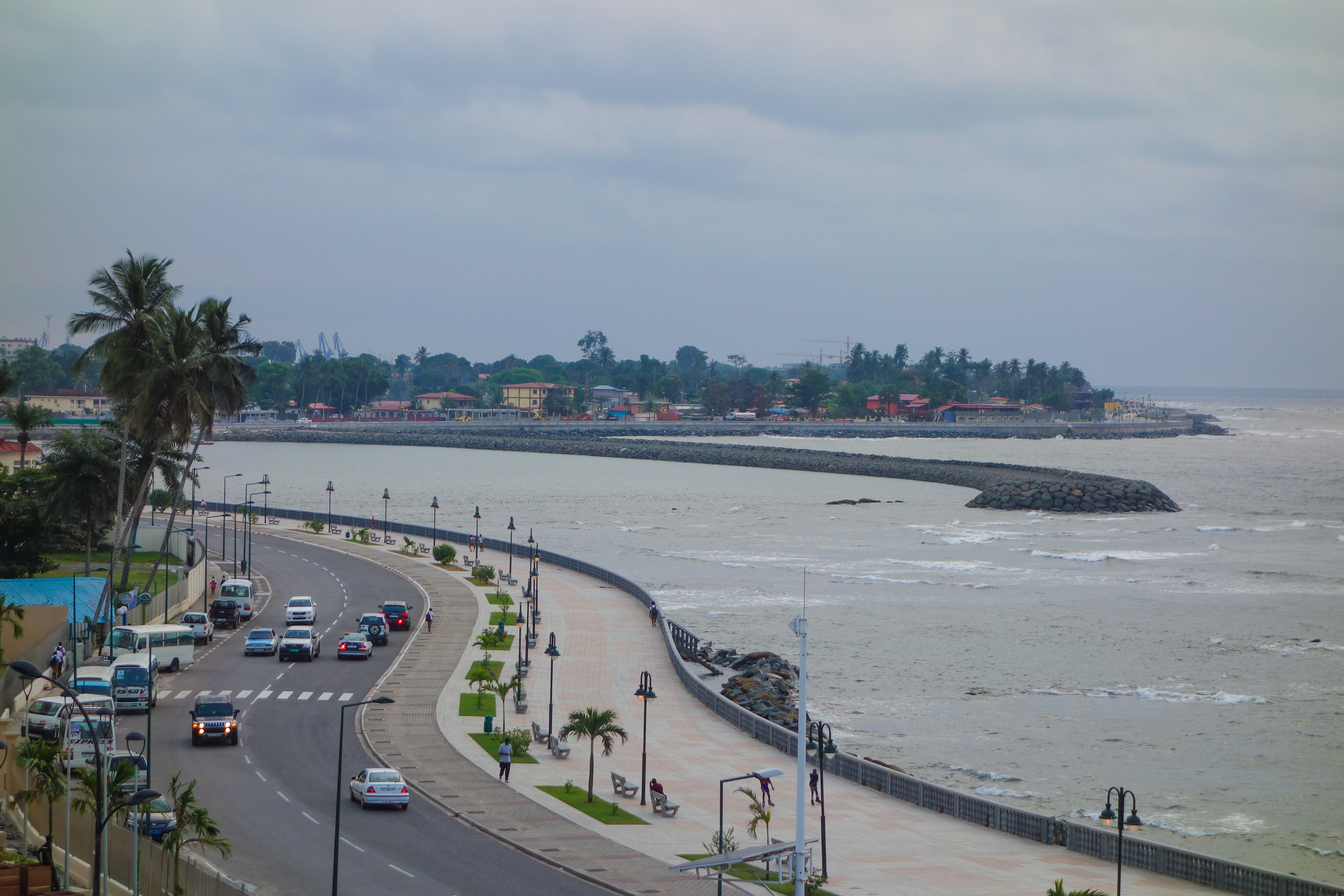 GUINÉE ÉQUATORIALE – 11 CENTRE DE SANTÉ et 7 LABORATOIRES